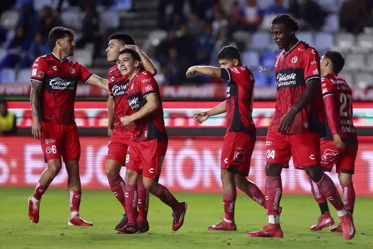 Xolos, con todo y un jugador menos se impone al líder Pachuca