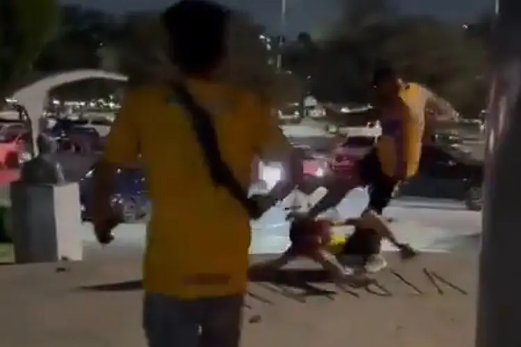 Aficionados de Tigres dan brutal golpiza a americanistas dentro y fuera del estadio (VIDEO)