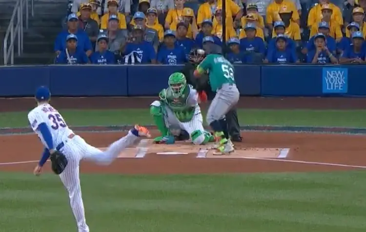 Le pegan a Randy Arozarena y los niños de Williamsport evitan bronca (VIDEO)