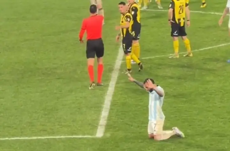 Ex de la Liga MX realiza acto inusual en pleno tiro penal y desata la locura en redes (VIDEO)