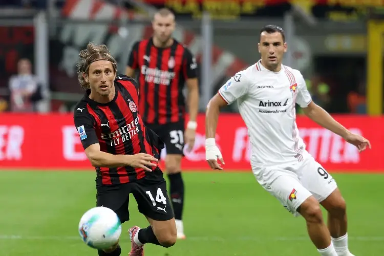 Modric tiene amargo debut con el Milan ¿Jugó Santi Gimenez?
