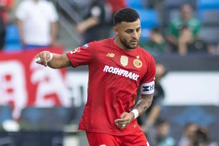 'Ojalá ganaran lo que Alexis, pinches jodidos': Familiar de Alexis Vega se encara con afición (VIDEO)