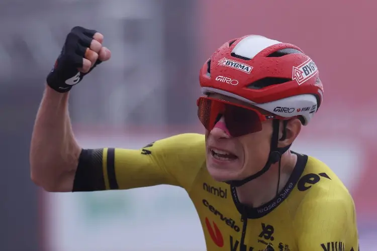 Vingegaard sigue líder en la Vuelta de España