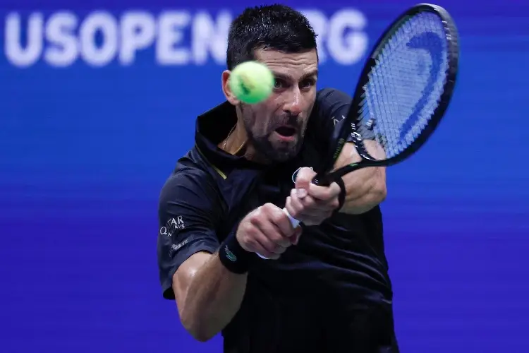 Djokovic y Sabalenka cumplen en una apertura en el US Open