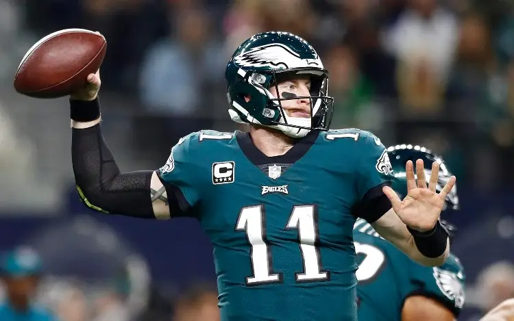 NFL: Carson Wentz firma con los Minnesota Vikings