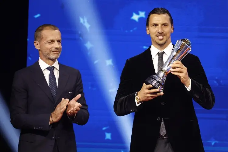 Zlatan Ibrahimovic recibe el Premio Presidente de la UEFA