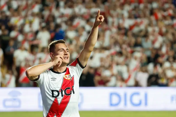Rayo Vallecano golea y se mete a la Conference League