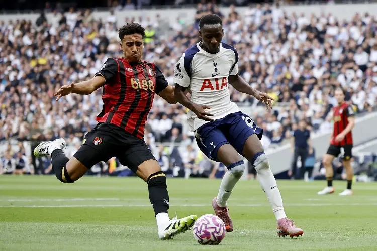 El Bournemouth del mexicano Julián Araujo se impone a Tottenham 