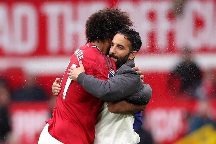 Con un penal en el último minuto, Manchester United gana y salva a su entrenador 
