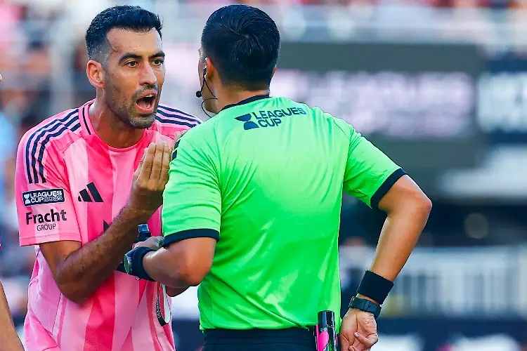 Sergio Busquets enfurece y le da puñetazo a futbolista mexicano (VIDEO)