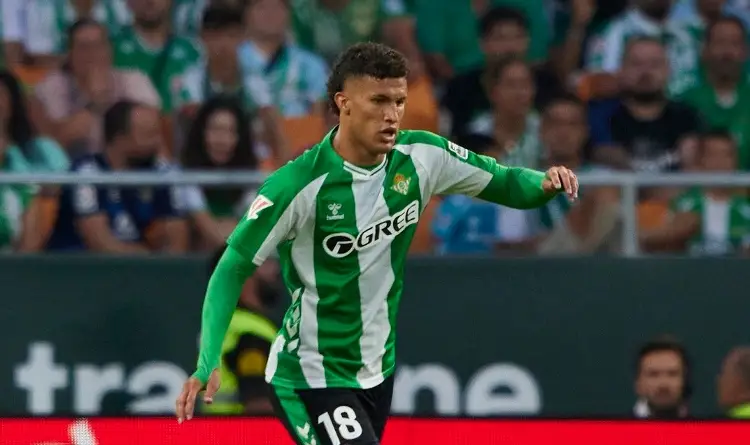 Deossa debuta con derrota en el Betis, y se va de fiesta