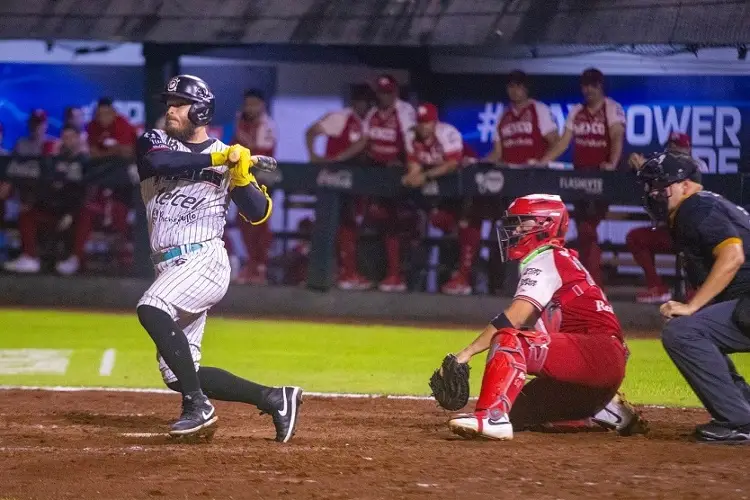 Piratas de Campeche vuelve a pegarle a los Diablos y toman ventaja