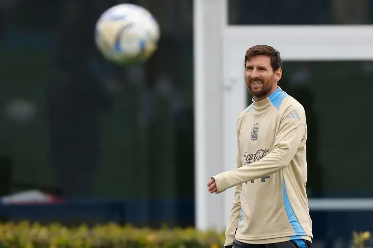 Scaloni pide disfrutar a Messi en su último juego