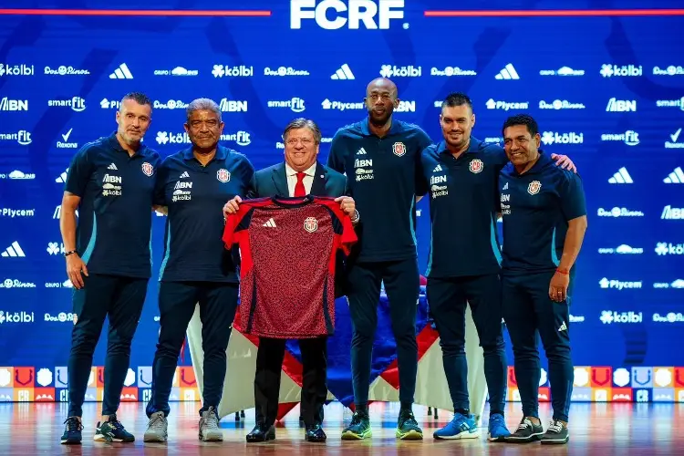 El ex Tiburón que busca llevar a Costa Rica al Mundial junto con el 'Piojo' Herrera