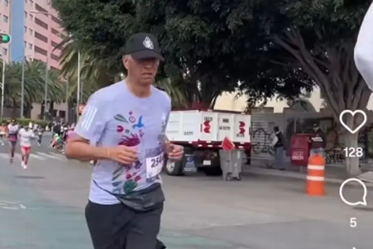 Funcionario público hace trampa en la Maratón de la CDMX