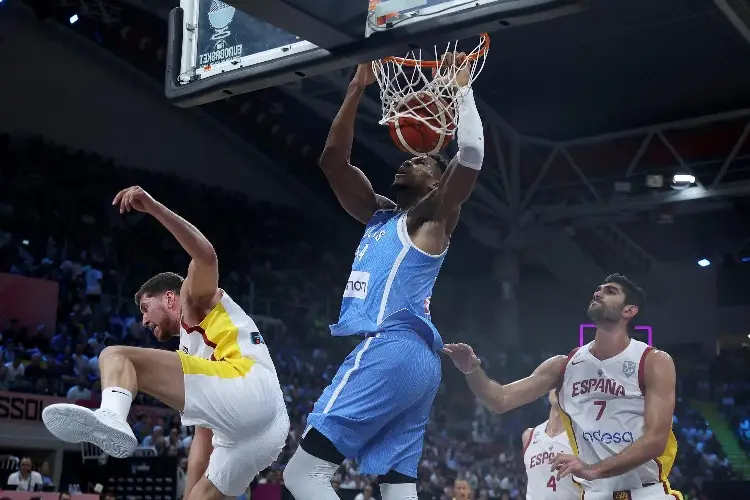 España eliminada del Eurobasket tras caer ante Grecia de Antetokounmpo