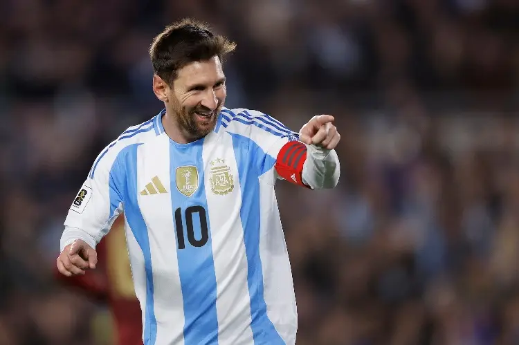 Messi se despide de Argentina con doblete en goleada sobre Venezuela