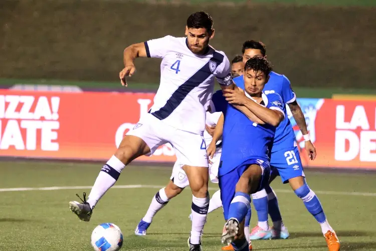 Guatemala del 'Flaco' Tena sufre dolorosa derrota rumbo al Mundial