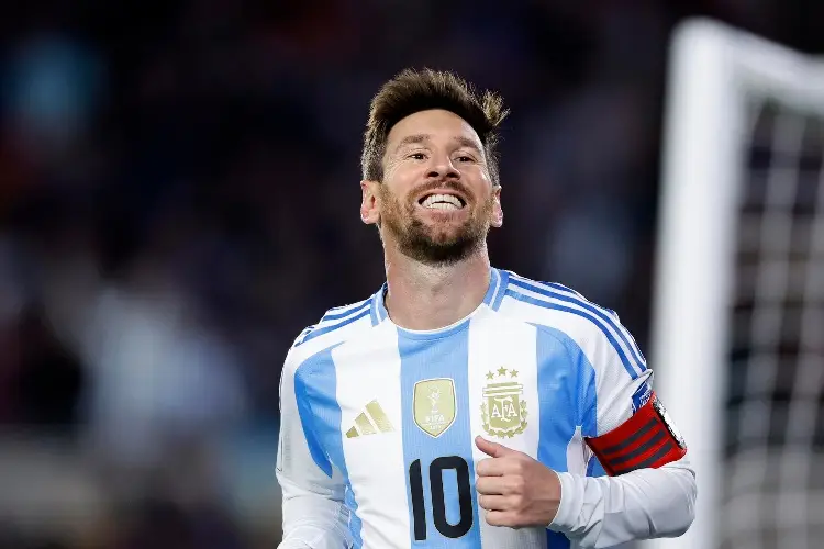 ¿Messi o Cristiano para jugar contra México en el Azteca? Esto es lo que cuesta
