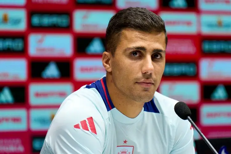 Rodri ve su sucesor al Balón de Oro entre Dembélé y Vitinha