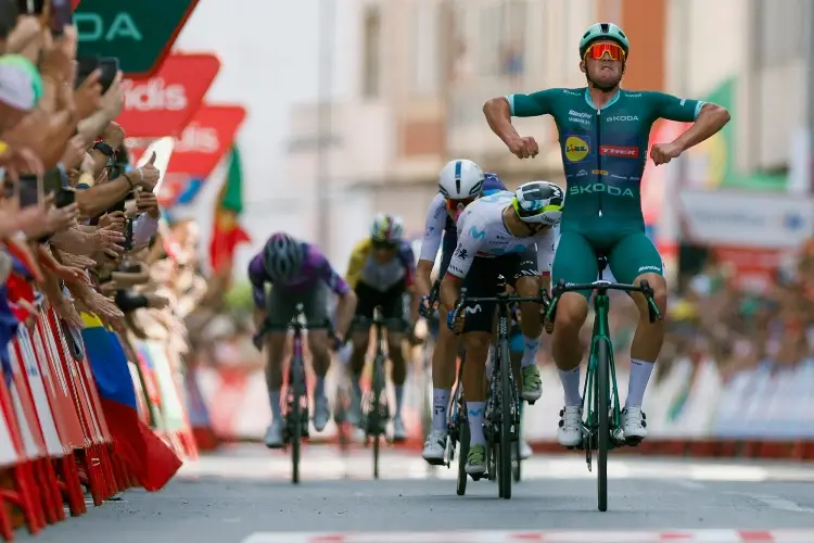 Pedersen, gana la etapa; Vingegaard sigue al frente en la Vuelta a España