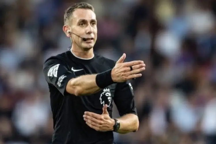 David Coote, exárbitro de la Premier League, acusado de producir video de menor