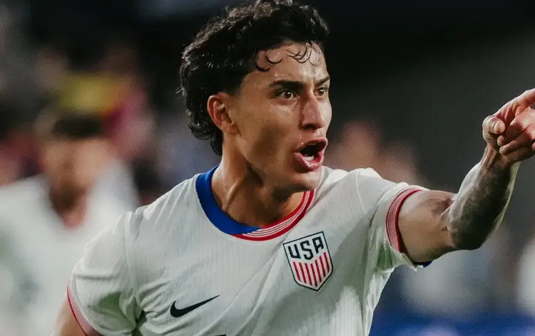 El golazo de Zendejas y de volea a Japón
