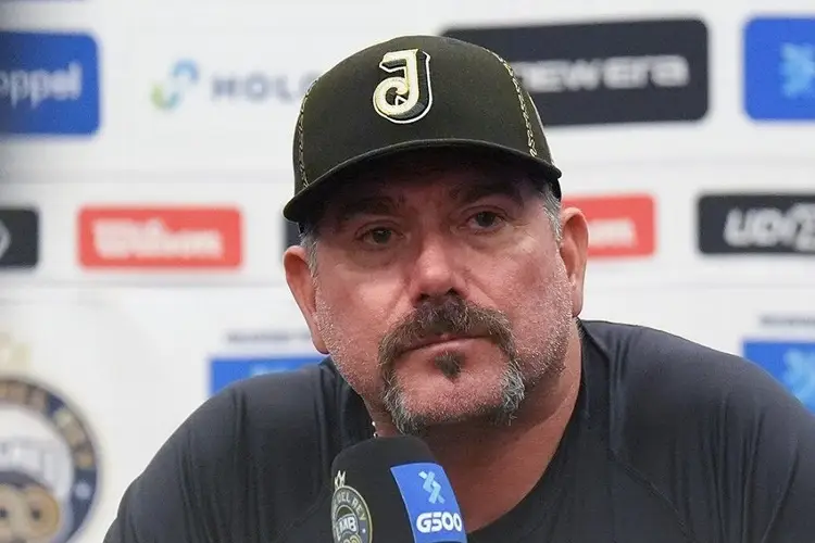 Benjamin Gil, Manager de Charros explota contra los Diablos (VIDEO)
