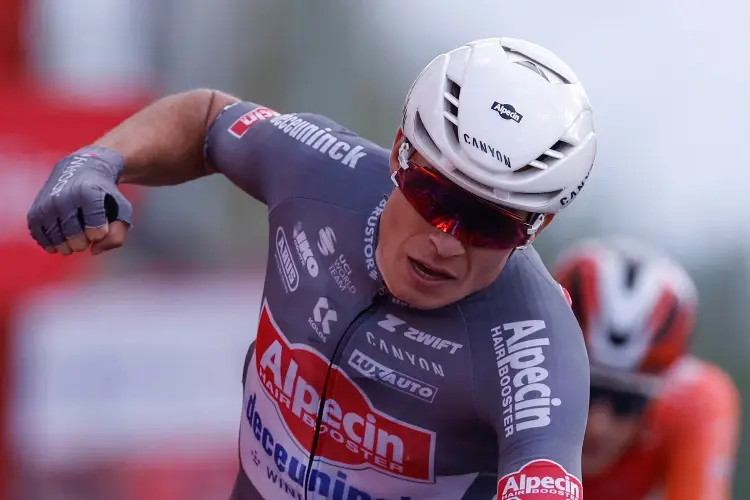 Jasper Philipsen gana la etapa 19 de la Vuelta a España 2025 y Vingegaard sigue líder