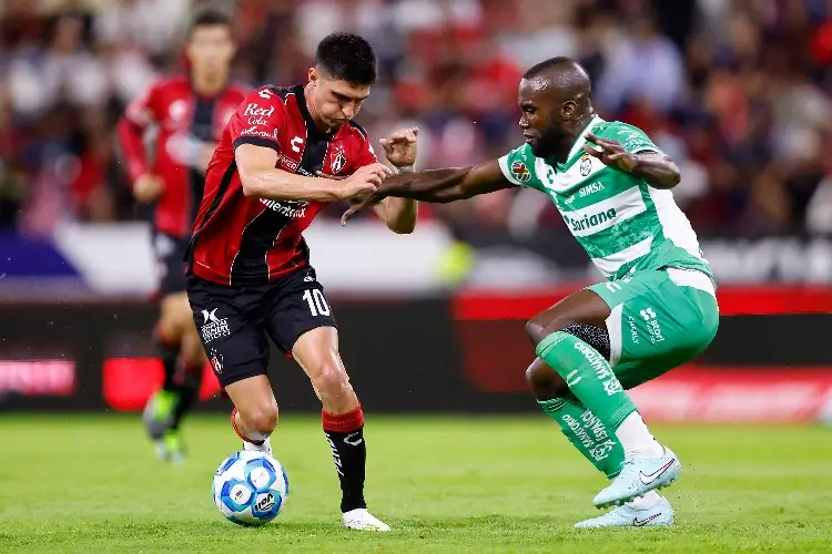 Santos le empata en el último minuto a su 'hermanito' Atlas