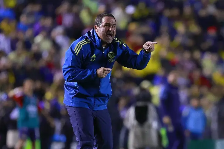 Jardine lamenta que la desesperación se apoderó del América en el Clásico