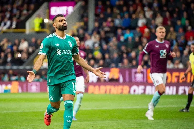 Liverpool vence al Burnley con un penal en el último suspiro