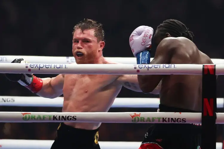 Canelo hace reflexión y agradecimiento tras la derrota