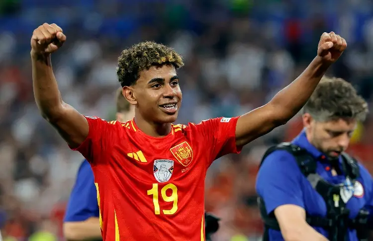 España, primera selección que lidera ranking FIFA en varonil y femenil