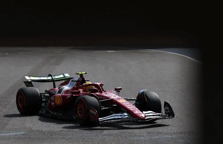 Hamilton lidera y Ferrari le roba el protagonismo a McLaren en Baku