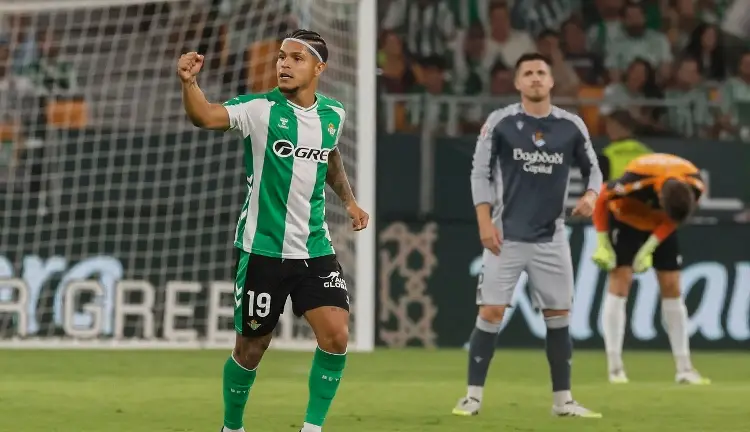 Real Betis aprovecha y se impone a una extraviada Real Sociedad 