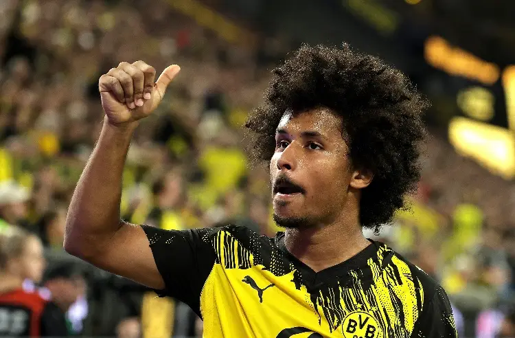 Dortmund le pisa los talones al Bayern en la Bundesliga