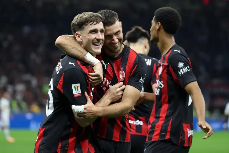 Santi Gimenez lleva al Milan a la siguiente ronda de la Coppa Italia