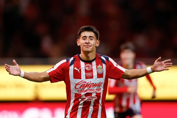 Veracruzano Santiago Sandoval marca gol con las Chivas en Liga MX (VIDEO)