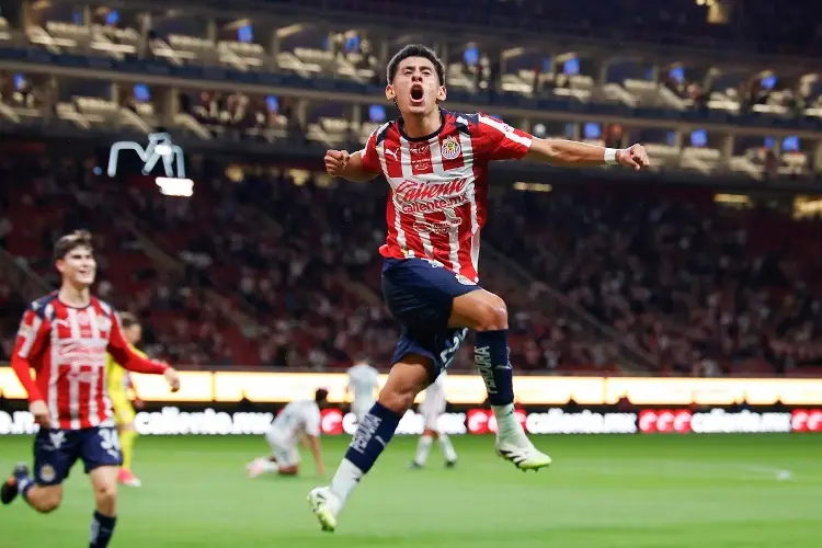 Chivas se la aplica a Fernando Gago y vence a Necaxa con gol de Santiago Sandoval