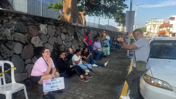 ¡A reventar! Faltan más de seis horas y hay fila para entrar al Pirata y ver a Shakira (VIDEO)