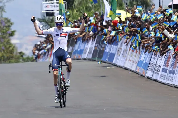 Harry Hudson, campeón del mundo júnior de ciclismo en ruta en Ruanda