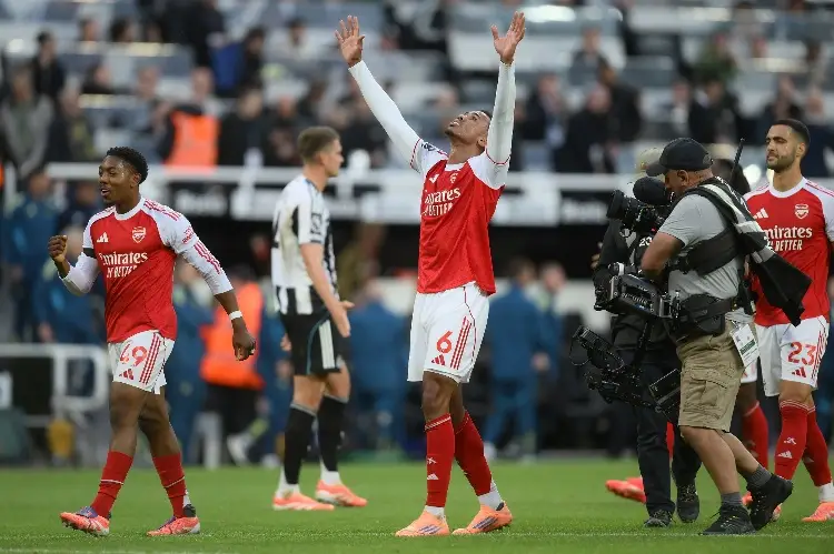 Arsenal reacciona y se impone al Newcastle con remontada incluida