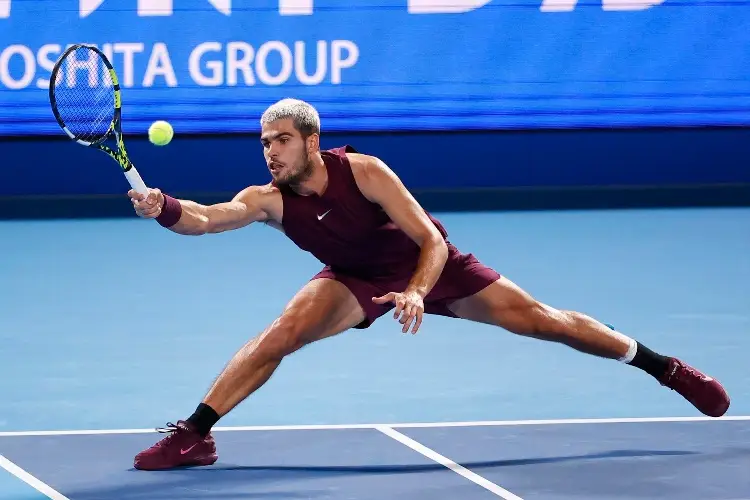 Alcaraz remonta tiene nuevo récord y va a la Final en Tokio