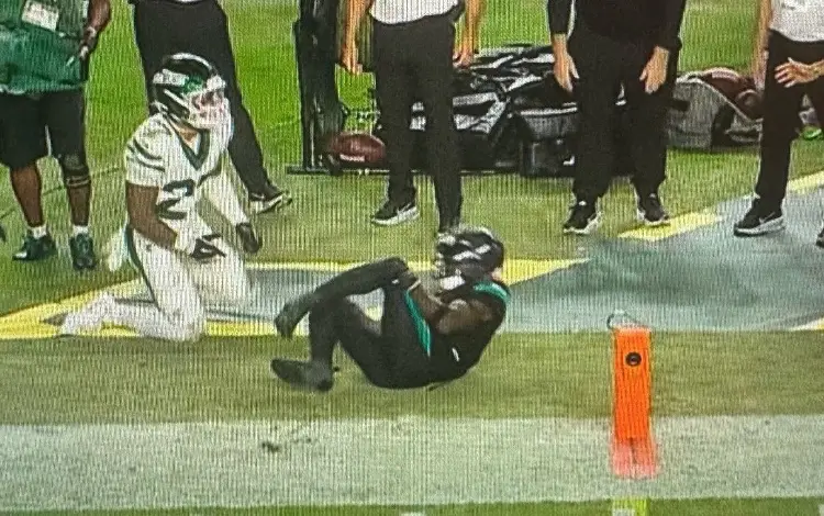 NFL: Terrible lesión de Tyreek Hill en victoria de los Miami Dolphins (VIDEO)