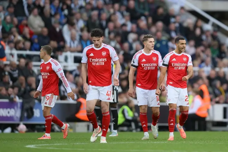 Jugador del Arsenal tiene prohíbido entrar al vestidor con sus compañeros hasta 2027