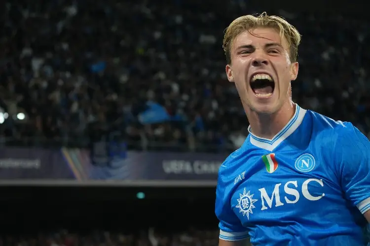 Napoli hace valer la localía para pegarle al Sporting de Lisboa