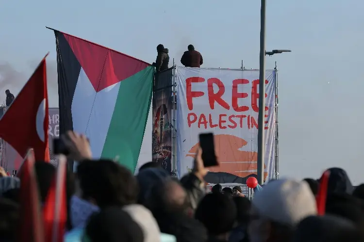 Grupo pro Palestina protesta en el Beach Pro Tour Veracruz 2025