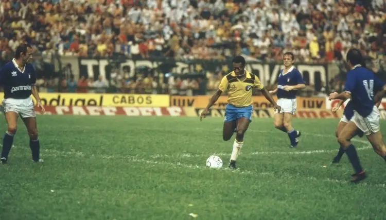 Las grandes estrellas del fútbol aún esperan su primer torneo: ¿por qué ya no existe la Copa Pelé?