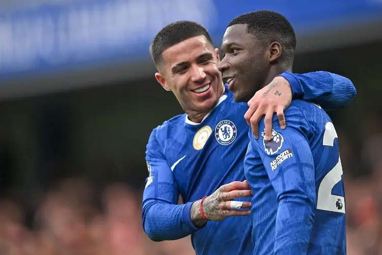Con gol de último minuto, Chelsea le gana a Liverpool en la Premier League 